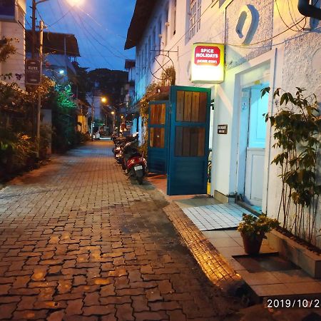 Spice Holidays Hotel Kochi Екстериор снимка
