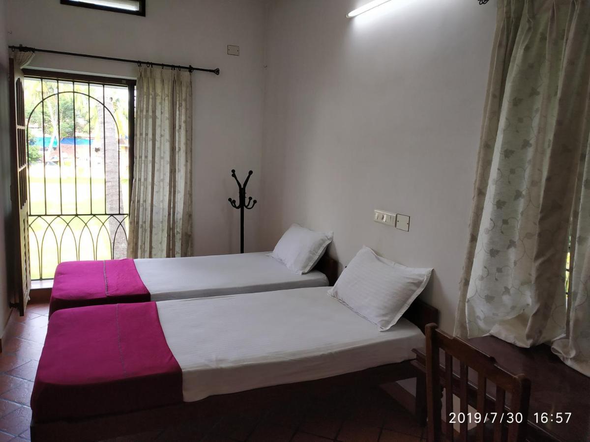 Spice Holidays Hotel Kochi Екстериор снимка